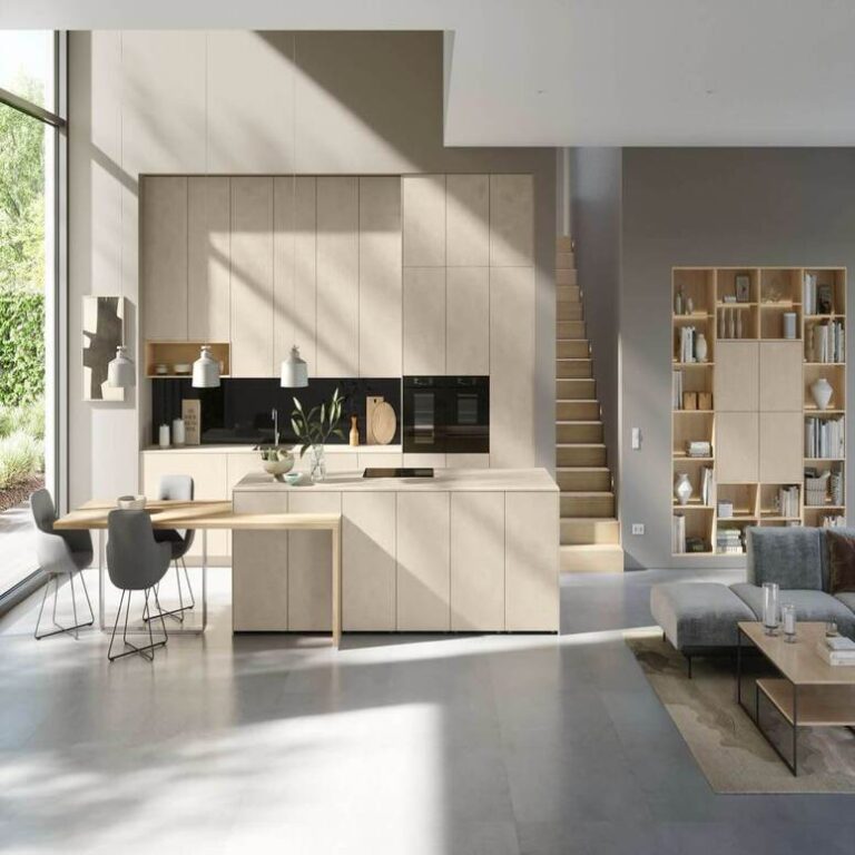 Offene Küche mit Wohnbereich – Küche kaufen Offenbach Offene moderne Küche in Beige mit Kochinsel, Essplatz und angrenzendem Wohnbereich